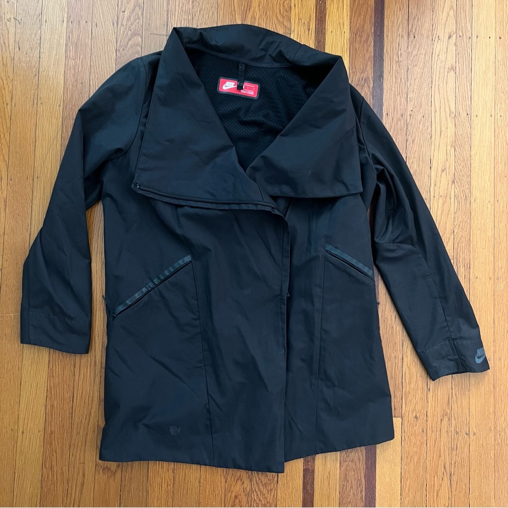 Nike black jacket lightweight women’s L large windbreaker EUC